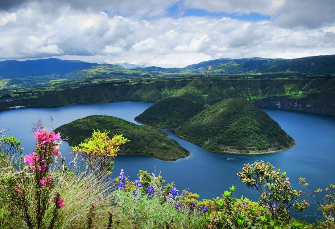 lake cuicocha lagoon
